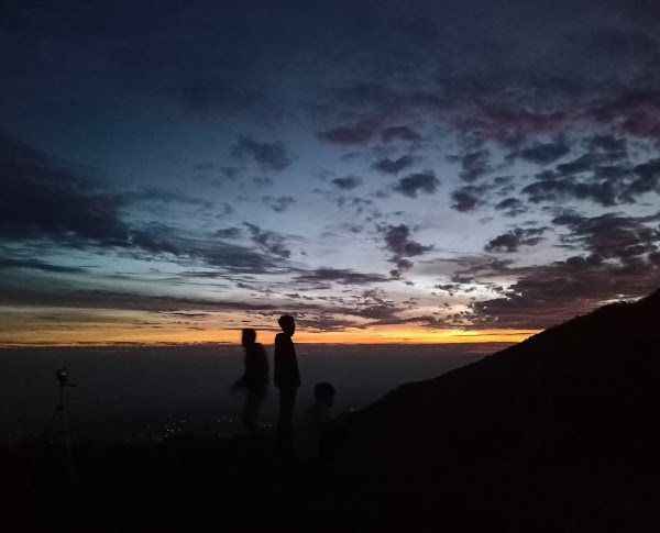 Hiking Gunung Sipandu